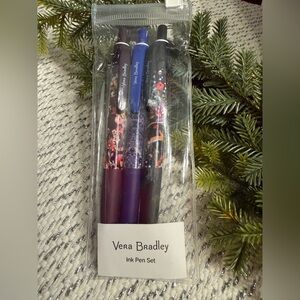 NWT! Vera Bradley set of 3 ballpoint pens in gift set. Brand new.